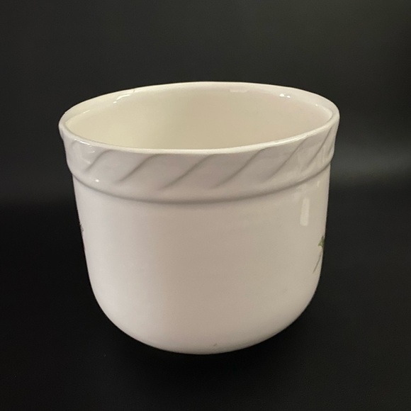 Poinsettia Pattern Ceramic Flower Pot - Picture 5 of 10